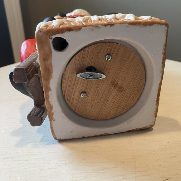 Vintage Santa on a Roof Top, Music Plays Santa Claus is coming to town Porcelain - Picture 4 of 4